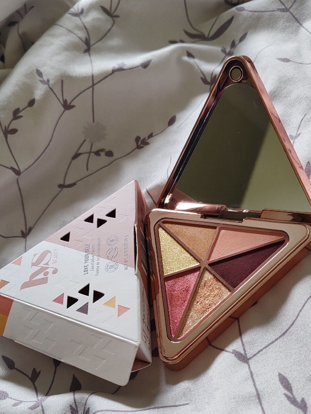 Lys Empowered Eyeshadow Palette